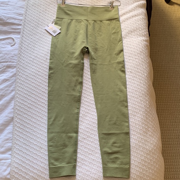 WEWOREWHAT seamless leggings in sage - Picture 4 of 4